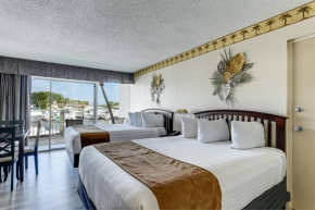 Waterfront, Pool, Tiki Bar & Grill, Gym, location!